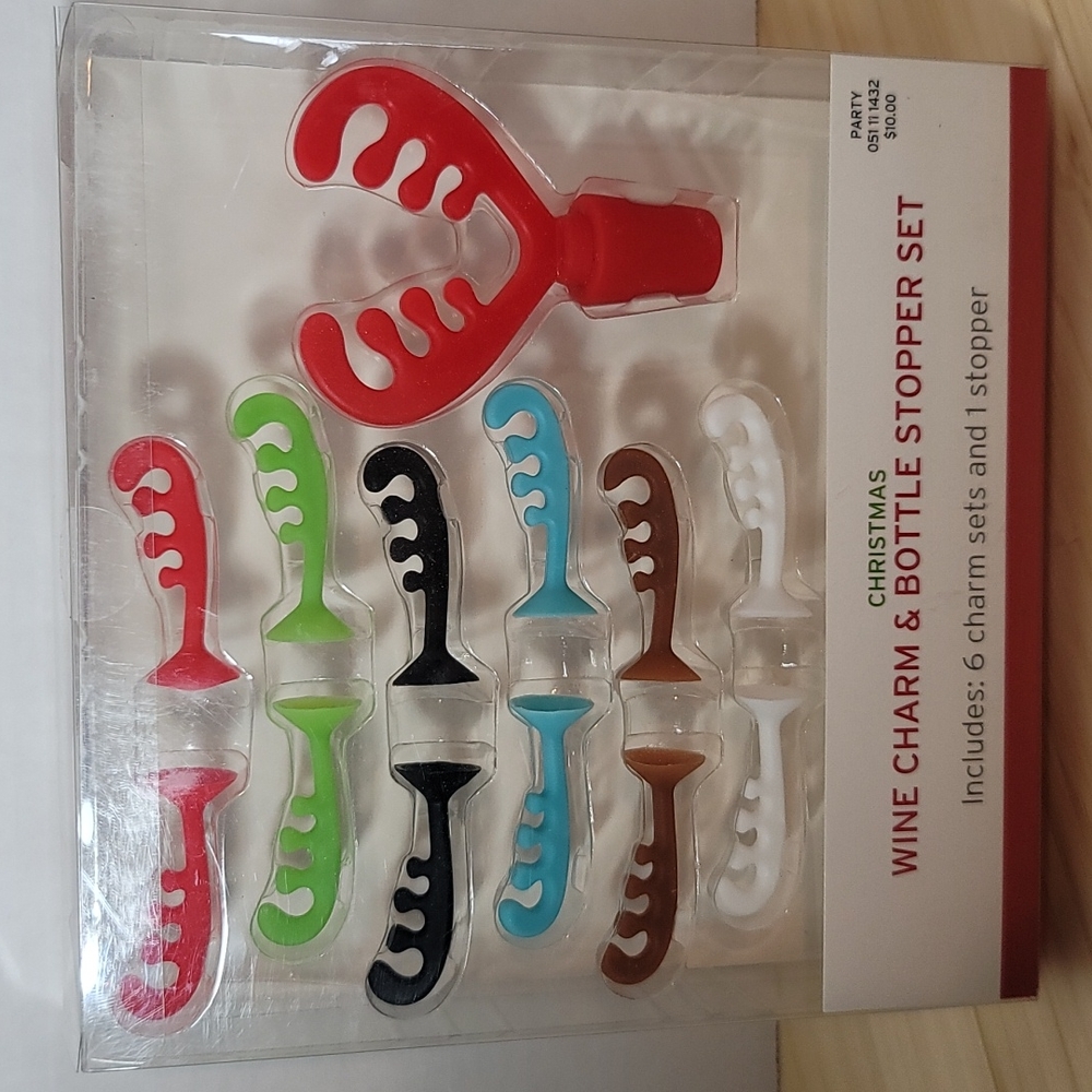 NWT Reindeer Wine Charm and Bottle Stopper Set